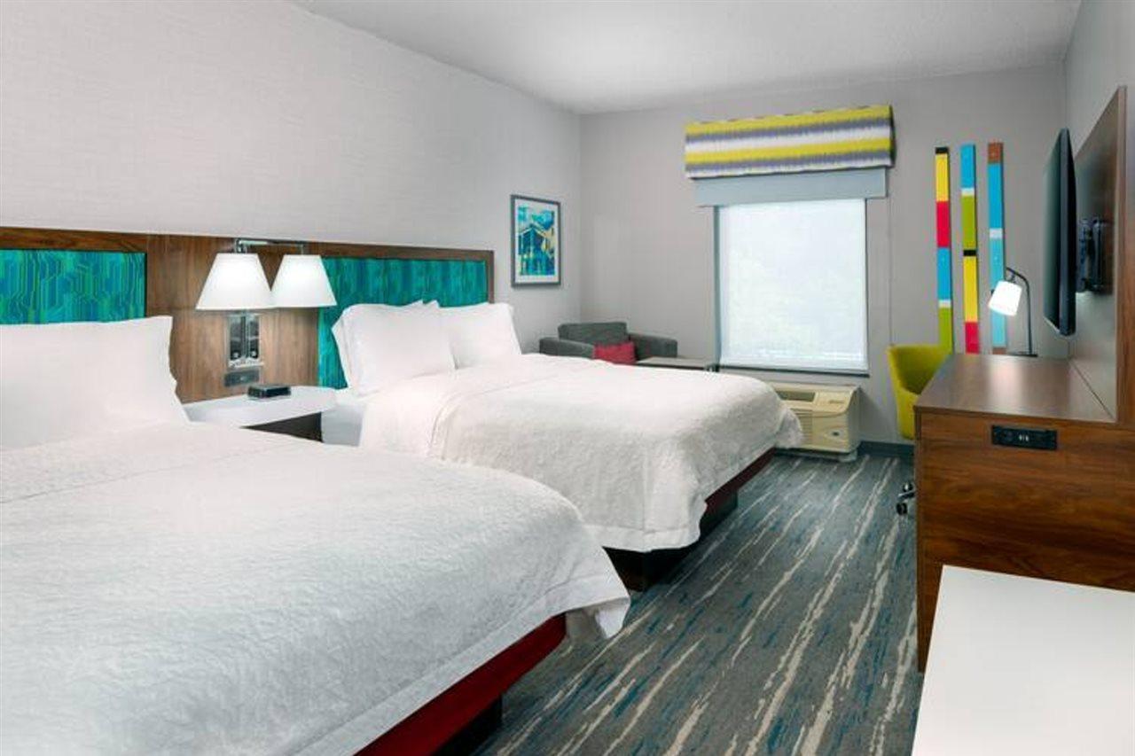 Hampton Inn & Suites Farmington Bagian luar foto